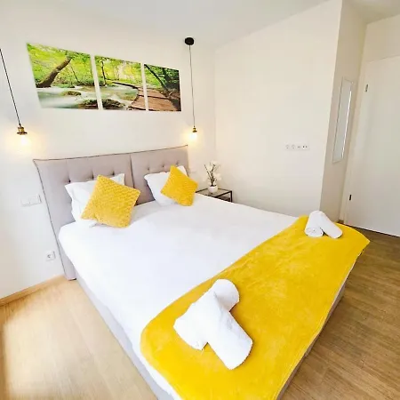 1br W Terrace&parking Spaces